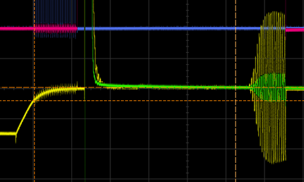 ScioSense flow converters manage that challenges: An integrated charge pump allows to fire with up to 17V. Within the amplified received signal they measure multiple zero crossings. This improves the resolution of the total time-of-flight measurement.